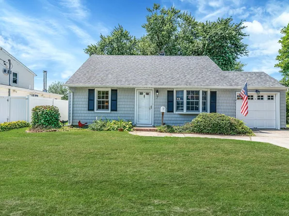 7 Croyden Drive, Massapequa, NY 11758