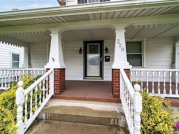 4th image of 228 S Elm St