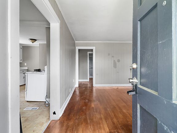 4th image of 726 Richardson St