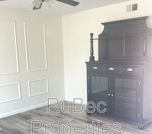 3rd image of 7622 Holly Grove Ct