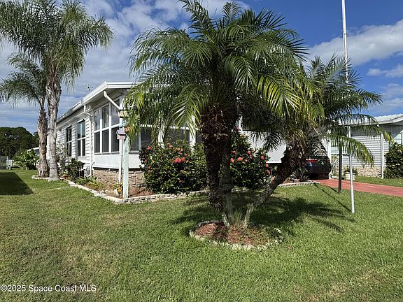 3rd image of 1064 Royal Palm Dr