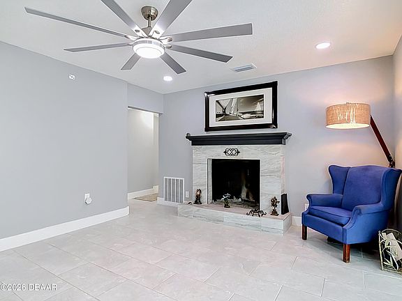 3rd image of 819 B St