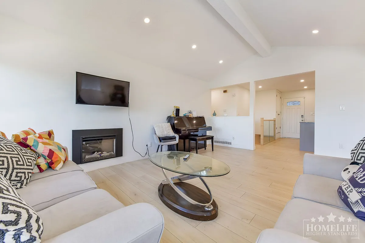 Building Photo - 7437 Garfield Dr #UPPER HOUSE