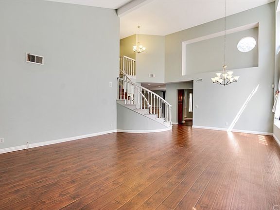 2nd image of 620 Columbus St