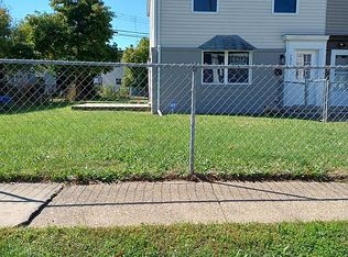 2425 Bloomsdale Rd, Levittown, PA 19057