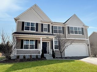 993 Mirador Dr, North Aurora, IL 60542