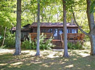 8882 S Dunns Farm Rd, Maple City, MI 49664