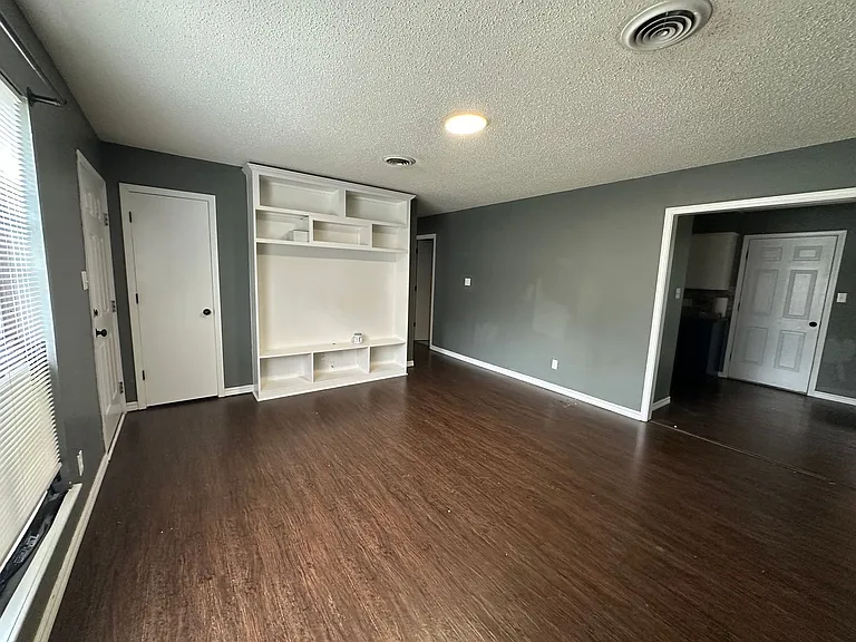 610 W 4th Pl — Photo 2