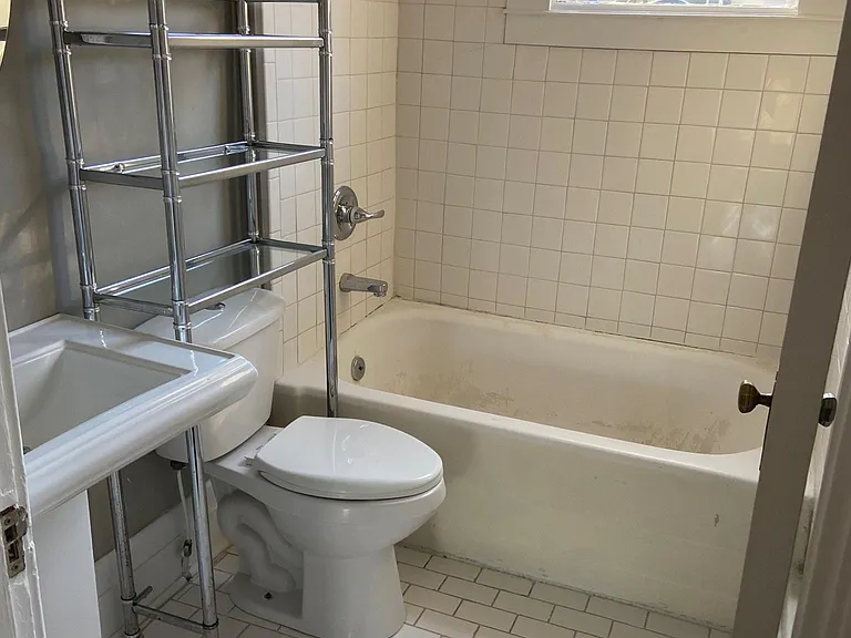 5209 Saint Elmo Ave — Photo 7