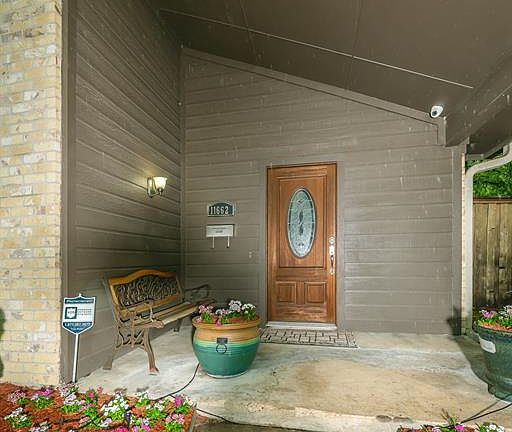 3rd image of 11662 Drummond Dr
