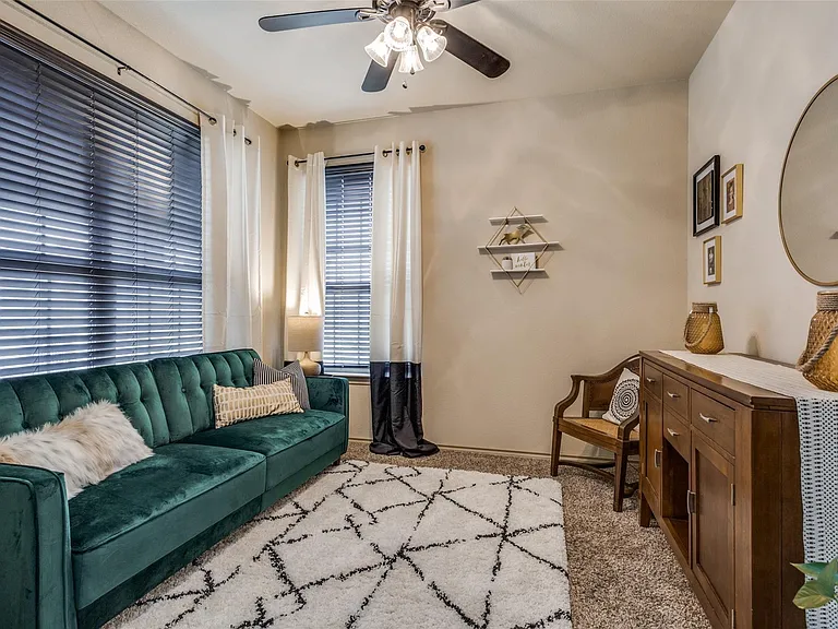 4701 Green River Dr — Photo 7
