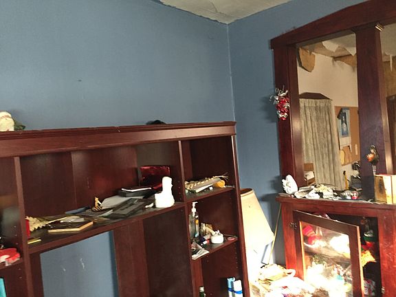 3rd image of 4633 Henry Ave