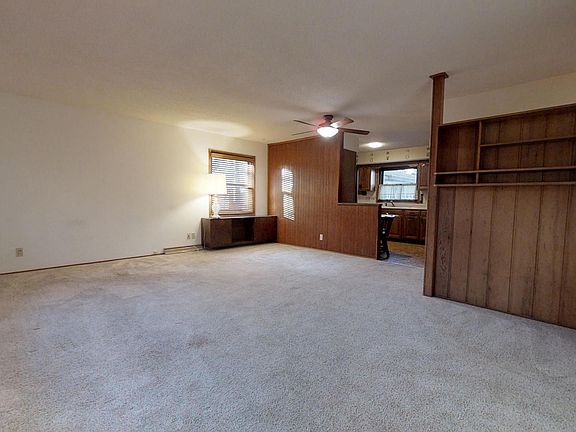 3rd image of 906 E Burkwood Dr