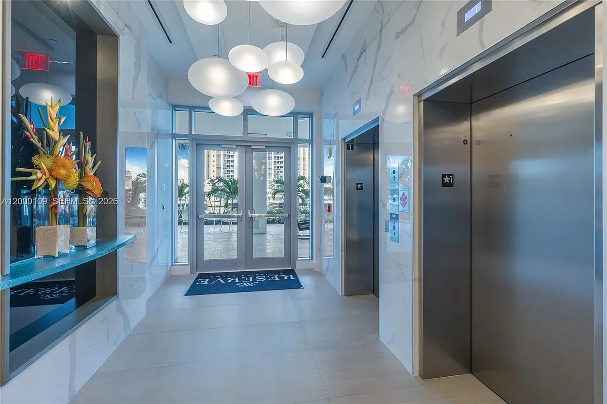 Building Photo - 17111 Biscayne Blvd #903