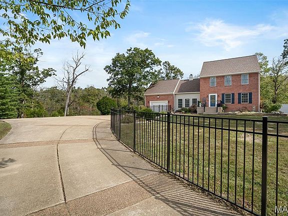 5th image of 738 Huntington Woods Dr