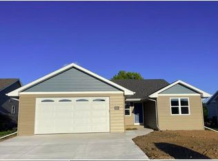 N9036 Papermaker Pass, Menasha, WI 54952