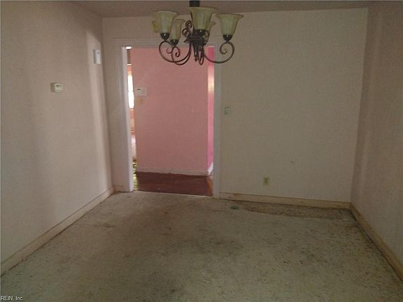 4th image of 212 Saint James Ave