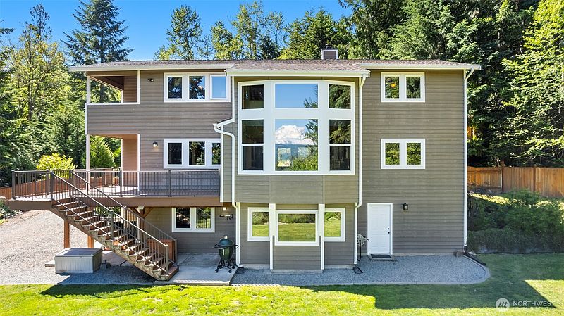 3rd image of 22715 Country Drive E