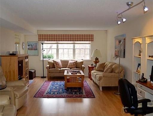 3rd image of 38 Weatherly Dr