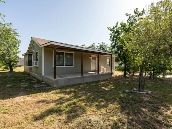 620 Viewpoint Dr, Poteet, TX 78065