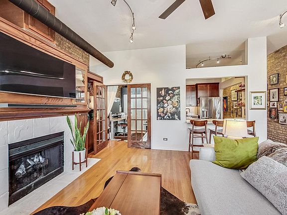 5th image of 1001 W Altgeld St APT 7