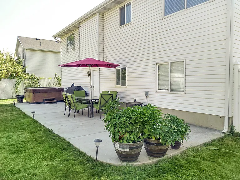 729 S 1420 W — Photo 41