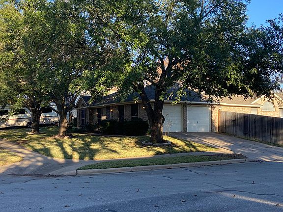 3rd image of 907 Clarence Bohls Ln