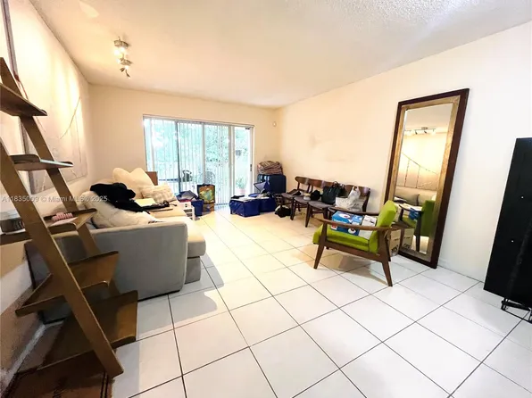 9974 SW 88th St APT 1033, Miami, FL 33176