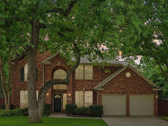 3rd image of 2809 Stonehurst Dr