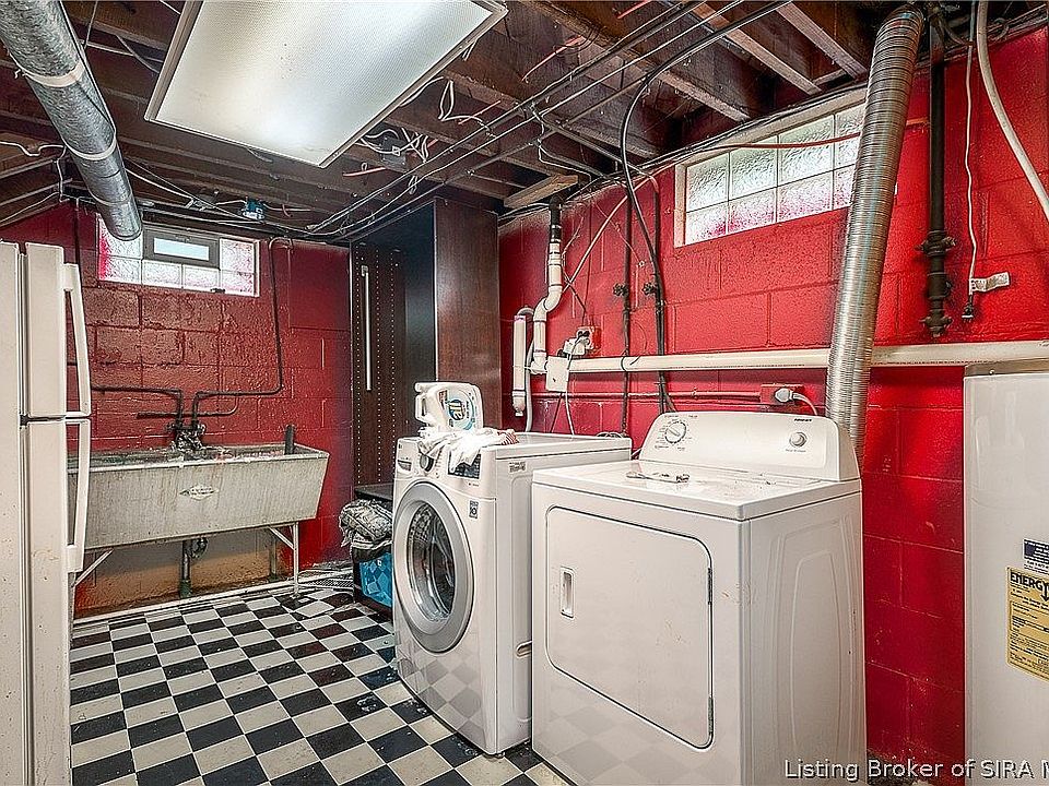 2nd image of 201 S Cherry St