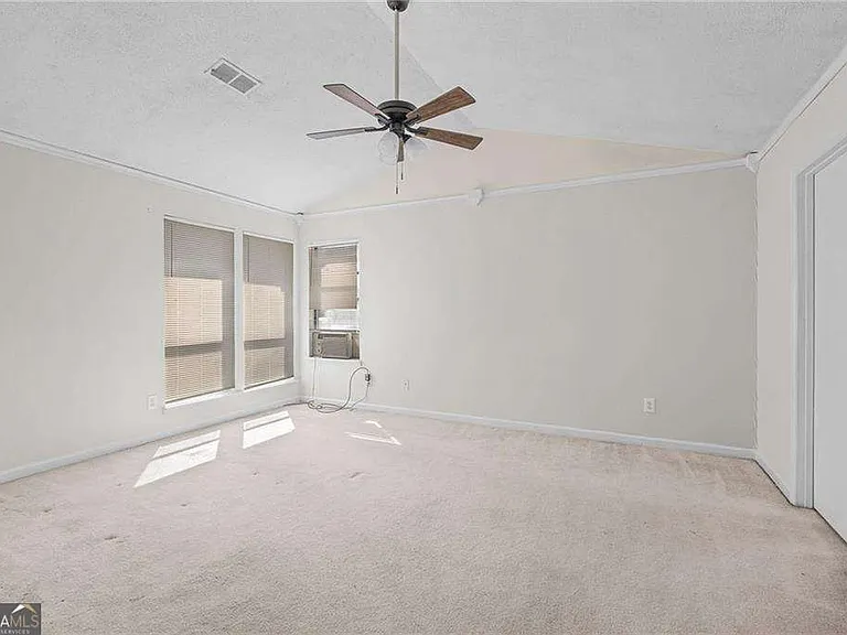 990 Chapman Ln — Photo 13