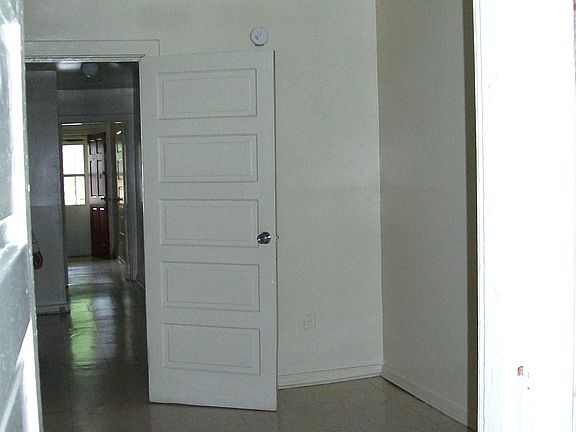 4th image of 313 N 33rd St APT 3