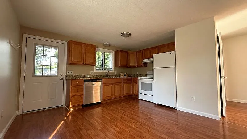 2 bed, 1.5 bath, 1250 sqft, $2,100 — Photo 4