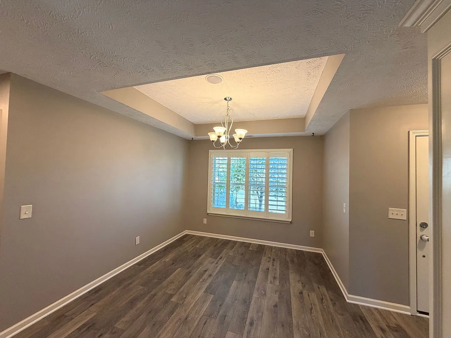 Beautiful 3-Bedroom Home with Spacious Bonus Room, Fenced Backyard & Covered Patio — Photo 3