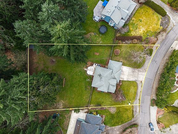 2nd image of 2927 27th Lane NE