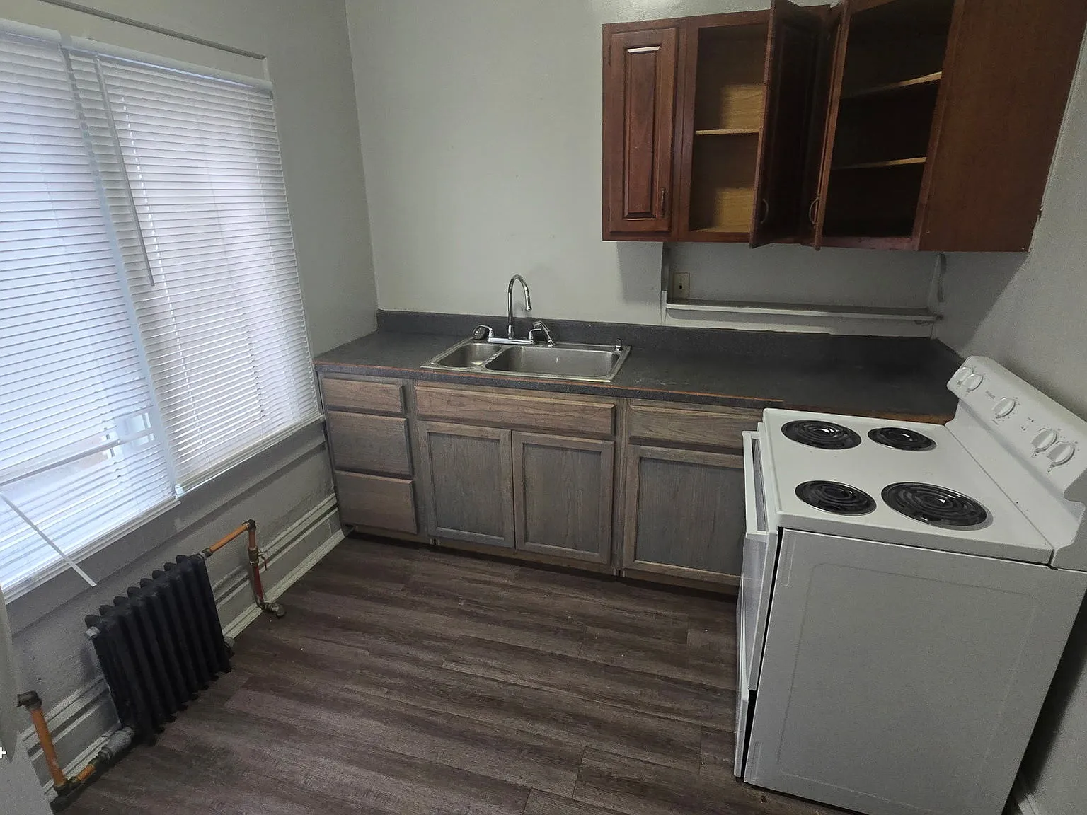1422 Central Avenue — Photo 2