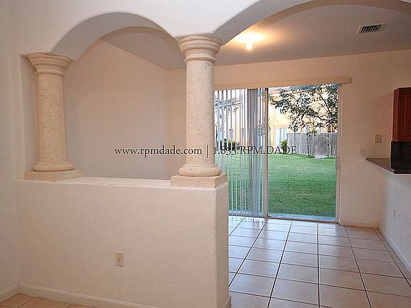 5th image of 2743 SE 15th Pl #163