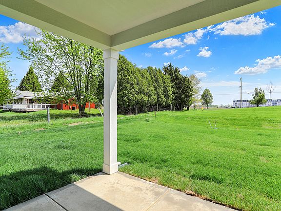 5th image of 1639 Clover Crossing Dr