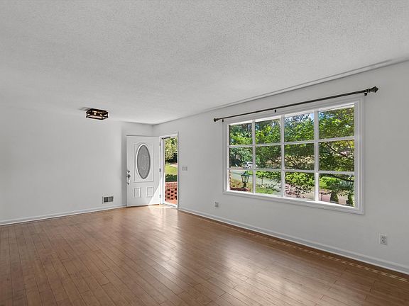 5th image of 1323 Redwood Dr