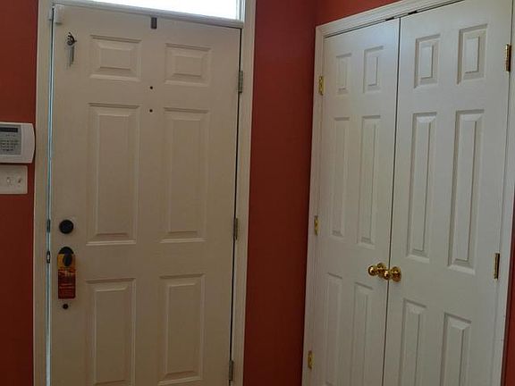 Entry with hardwood floors!