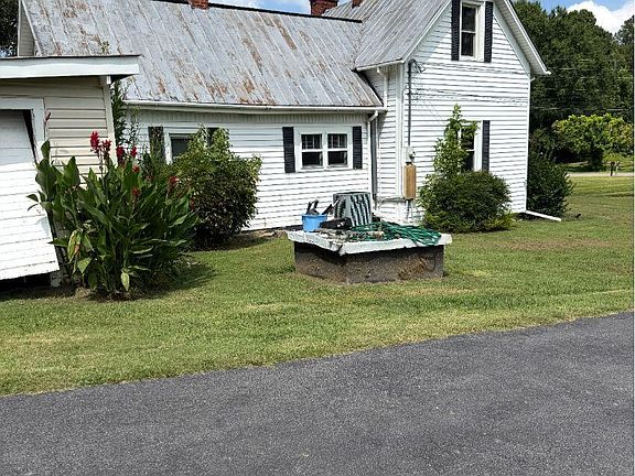 2nd image of 160 Fox Glen Rd