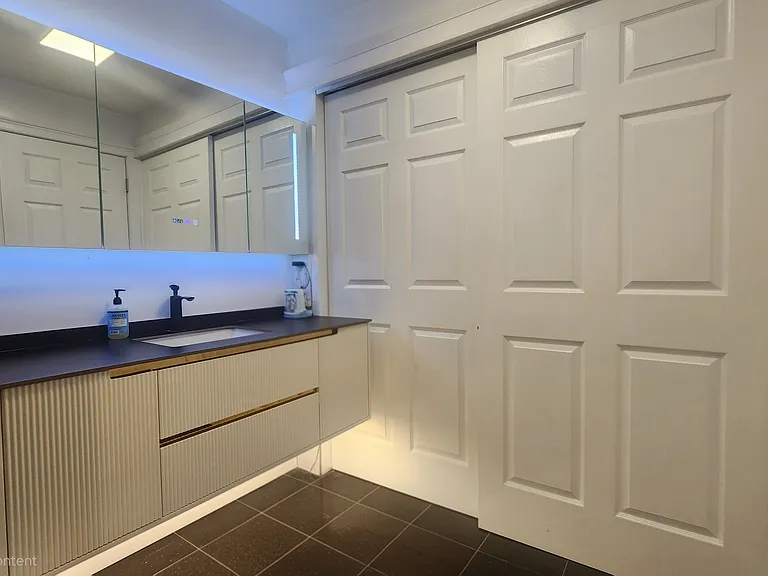 18 Russell St #1 — Photo 14