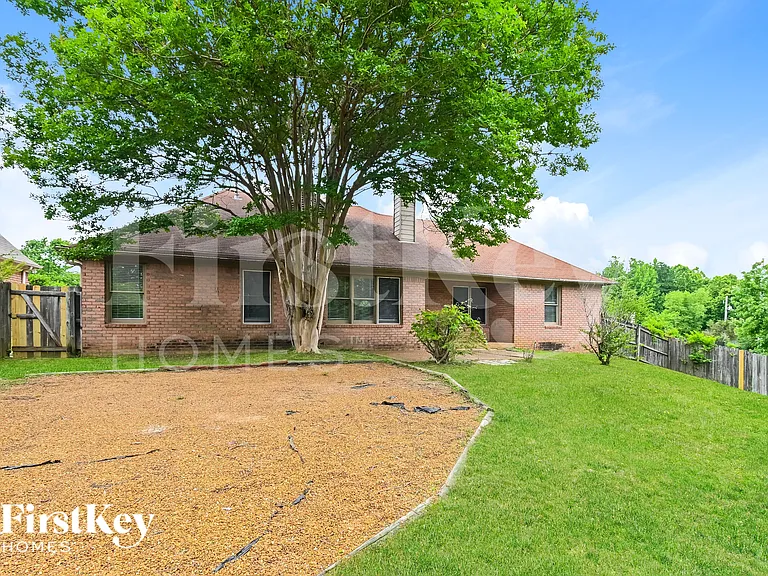 844 Tropicana Dr E — Photo 18