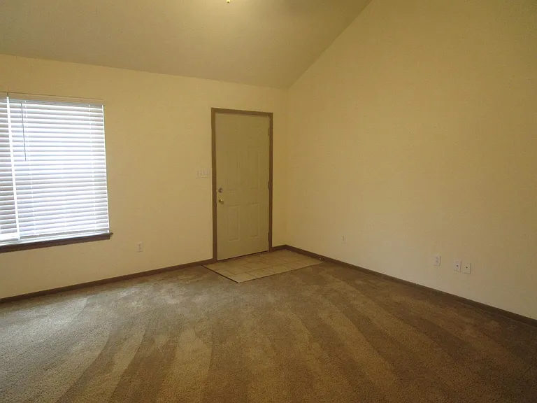 605-607 Glenstone Dr. — Photo 3