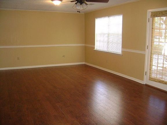 3rd image of 1524 S Shirley Ave
