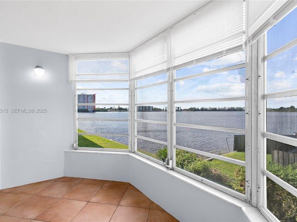 1300 NE 191st St #A202