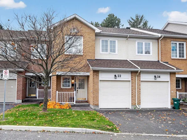 22 Sandcliffe Ter, Ottawa, ON K2G 5Y2