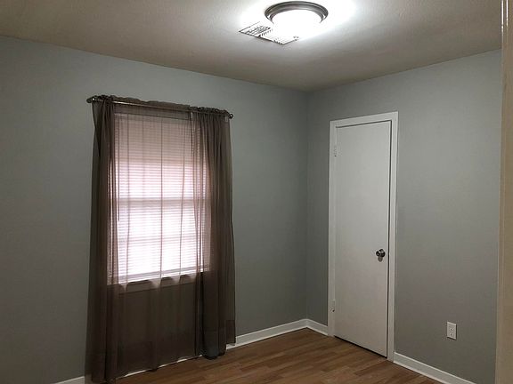 4th image of 225 Robin St