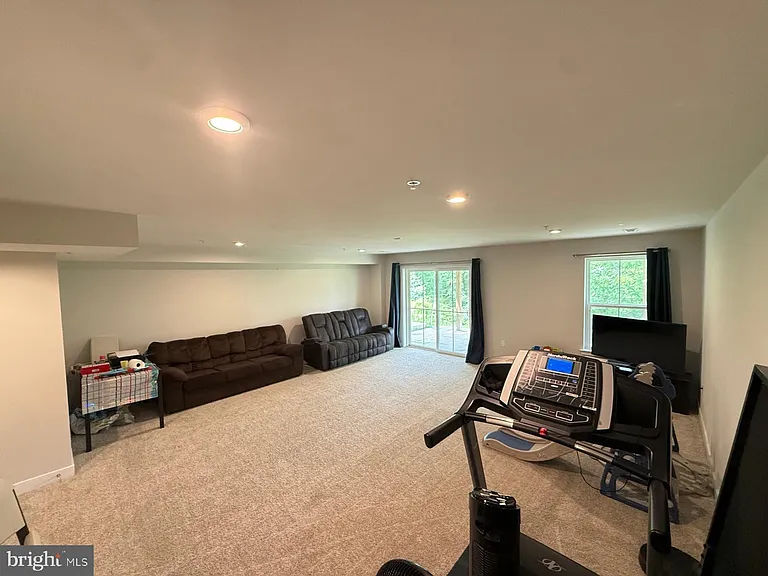 256 Chase Dr — Photo 38