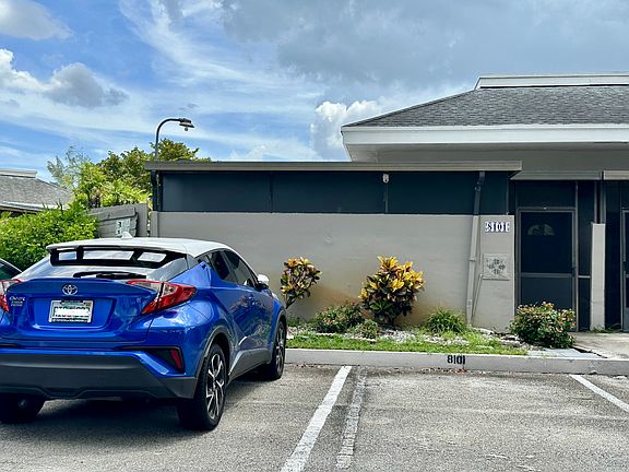 Entrance and parking spots